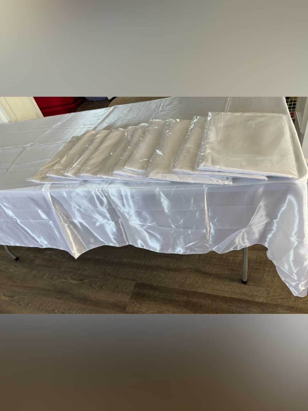 Set of 10 White Satin Tablecloth